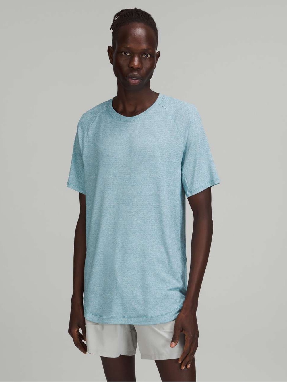 Lululemon men’s dry sense training short sleeve shirt small round hem blue